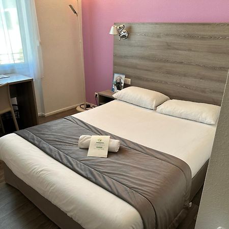 Brit Hotel Confort Nevers Centre Gare Buitenkant foto
