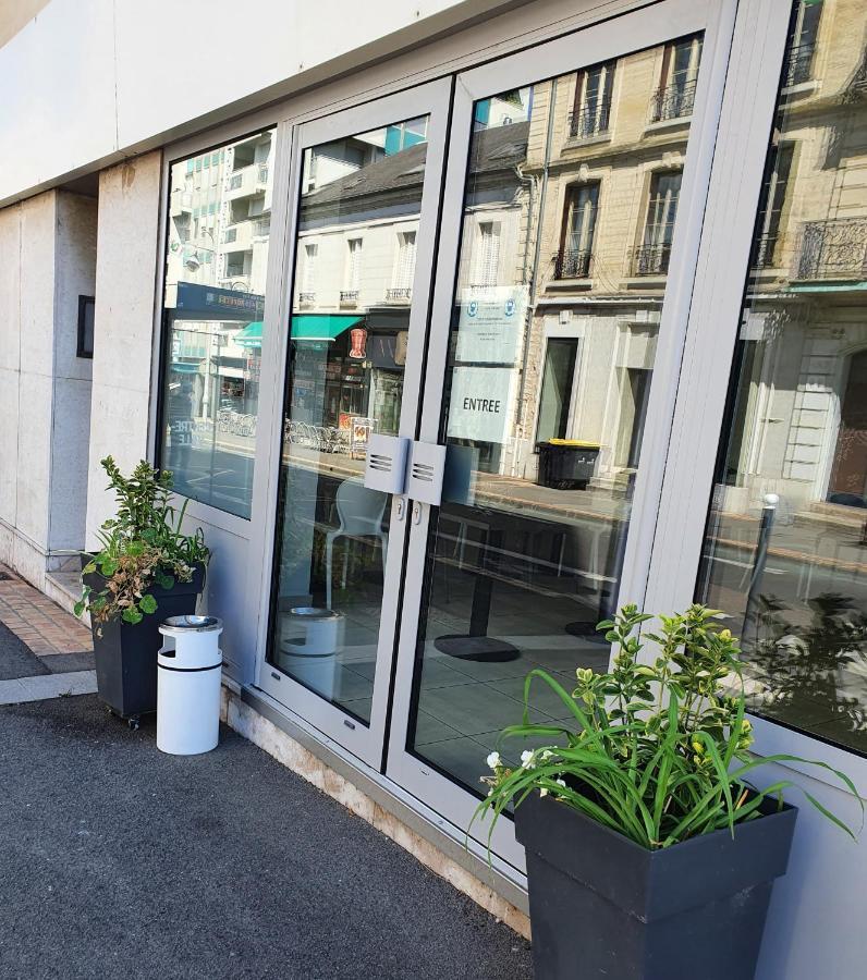 Brit Hotel Confort Nevers Centre Gare Buitenkant foto