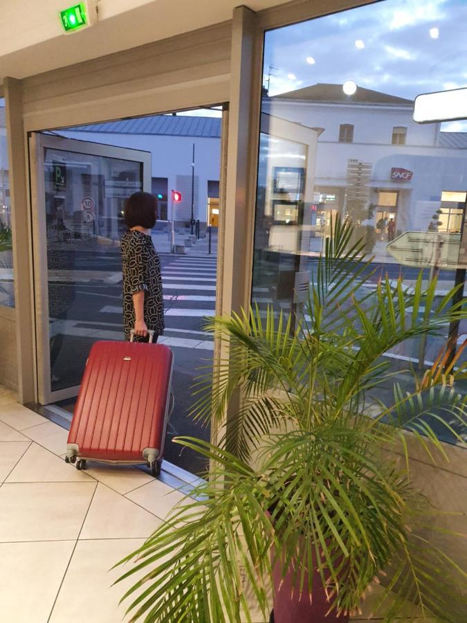 Brit Hotel Confort Nevers Centre Gare Buitenkant foto