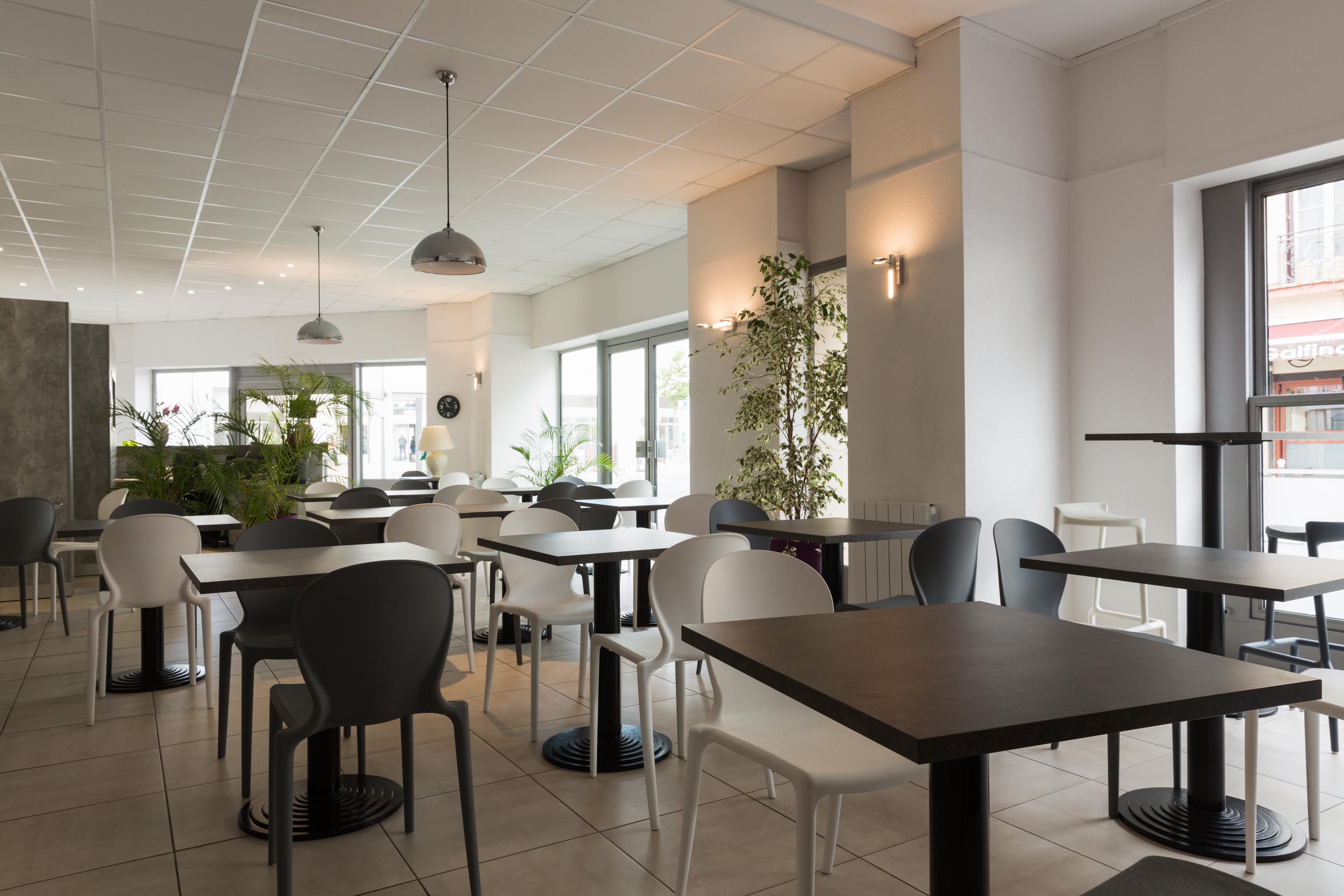 Brit Hotel Confort Nevers Centre Gare Buitenkant foto