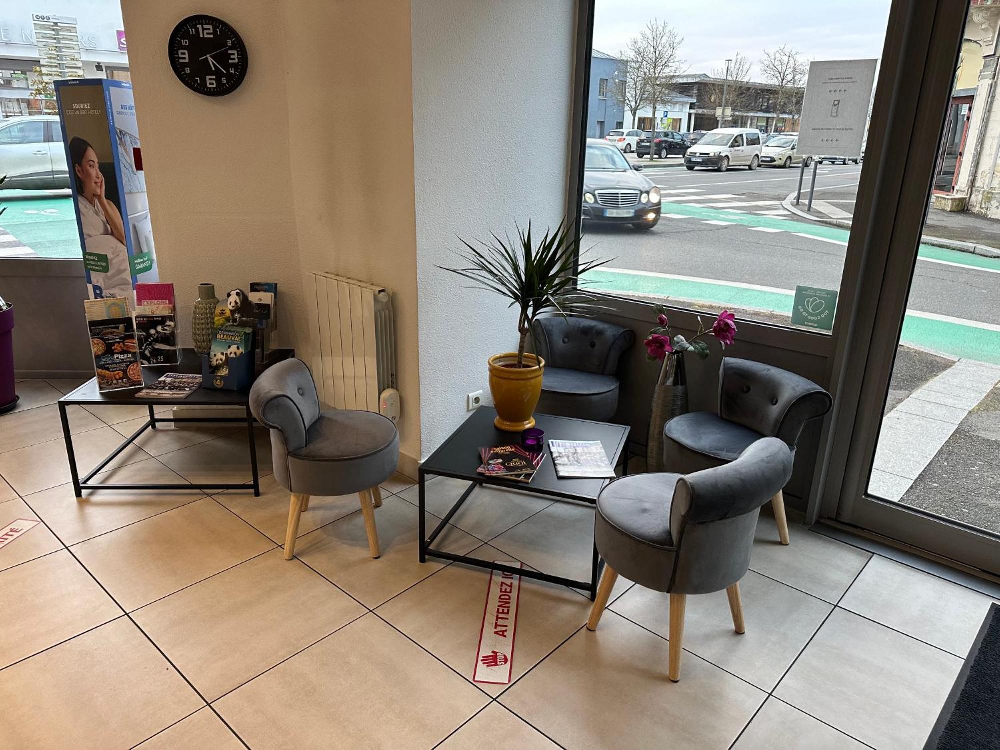 Brit Hotel Confort Nevers Centre Gare Buitenkant foto