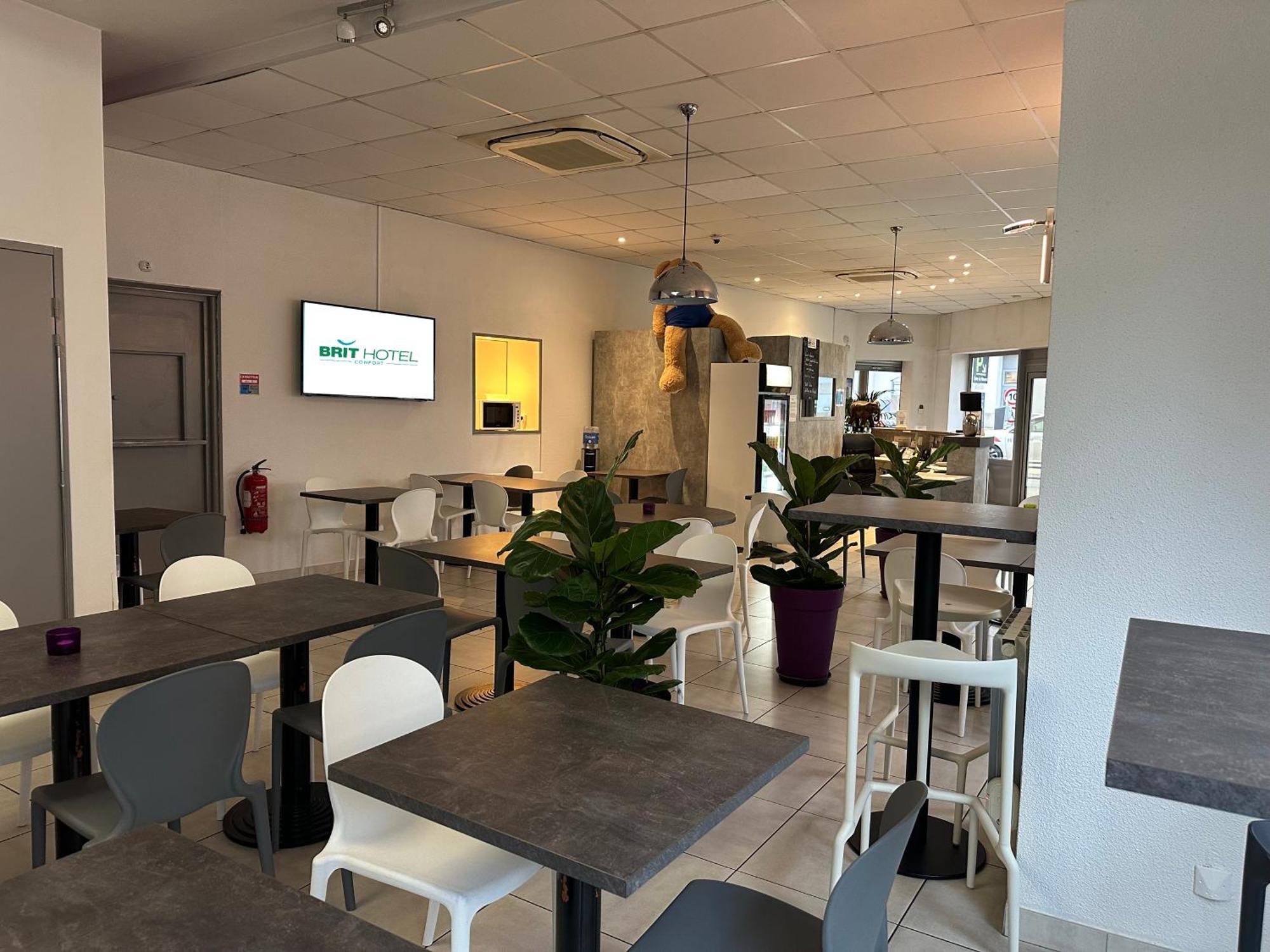 Brit Hotel Confort Nevers Centre Gare Buitenkant foto