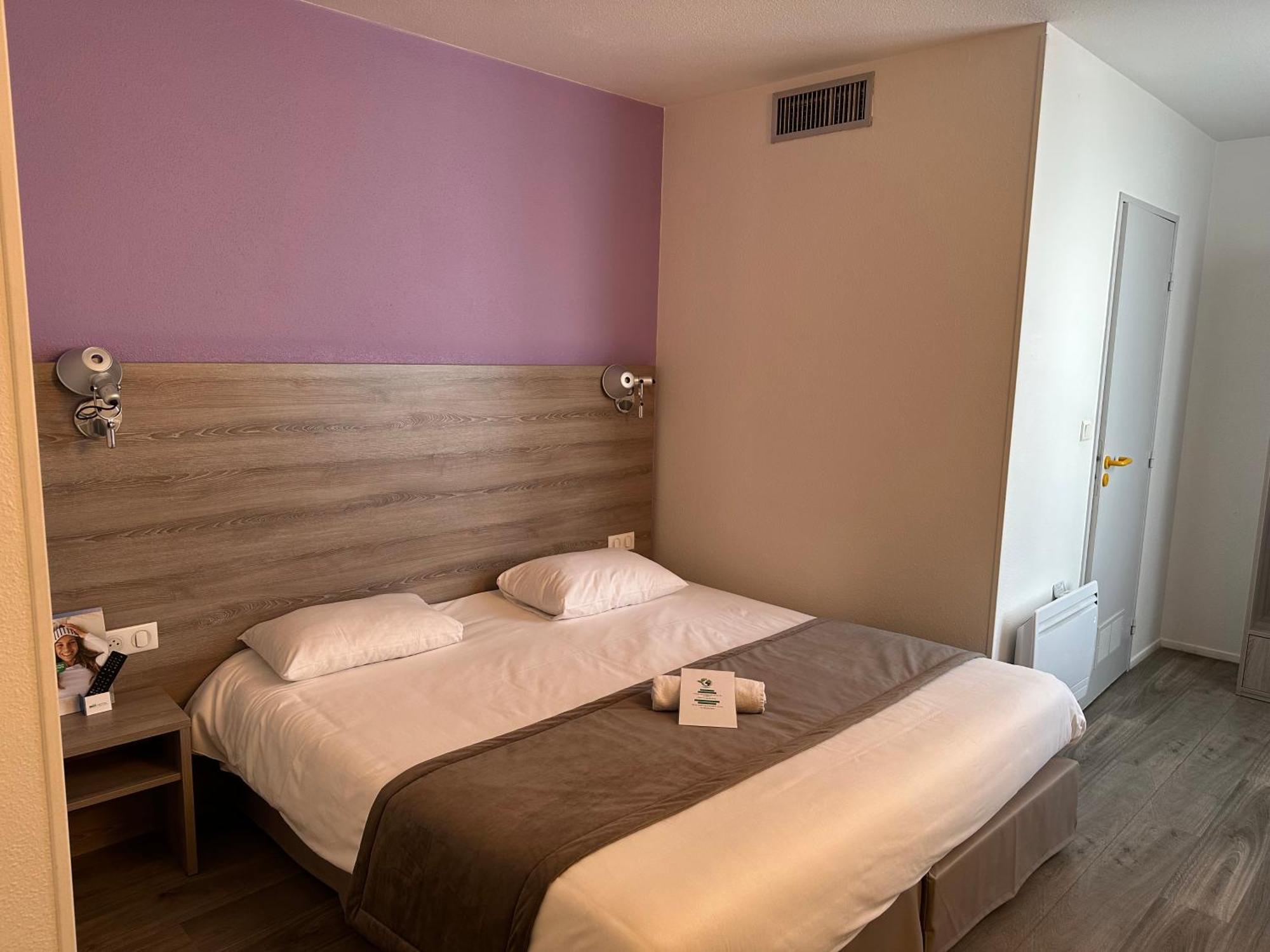 Brit Hotel Confort Nevers Centre Gare Buitenkant foto