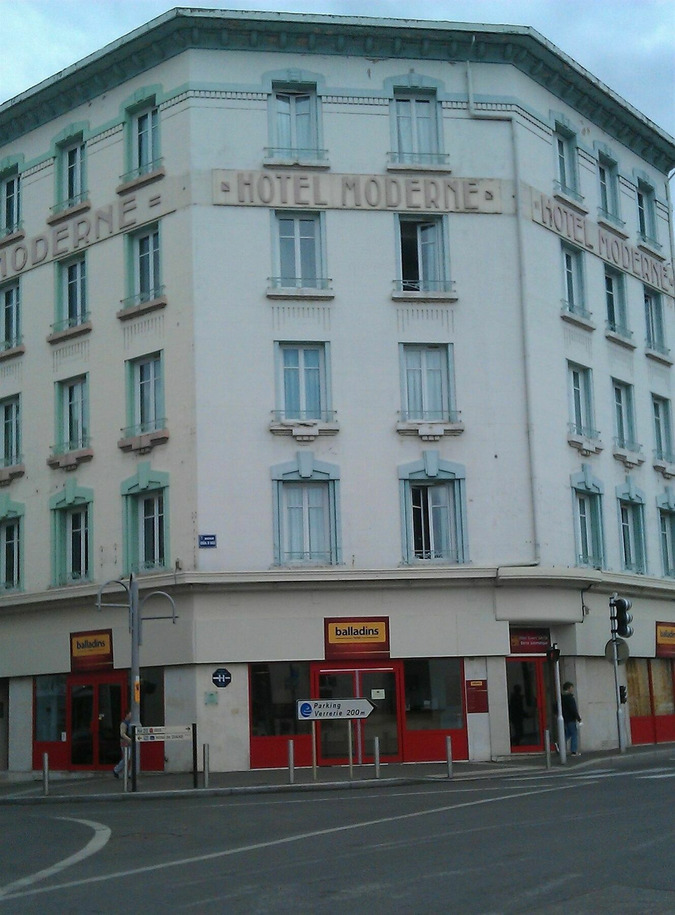 Brit Hotel Confort Nevers Centre Gare Buitenkant foto